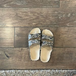 Snack print sandals - Freedom Moses is the brand